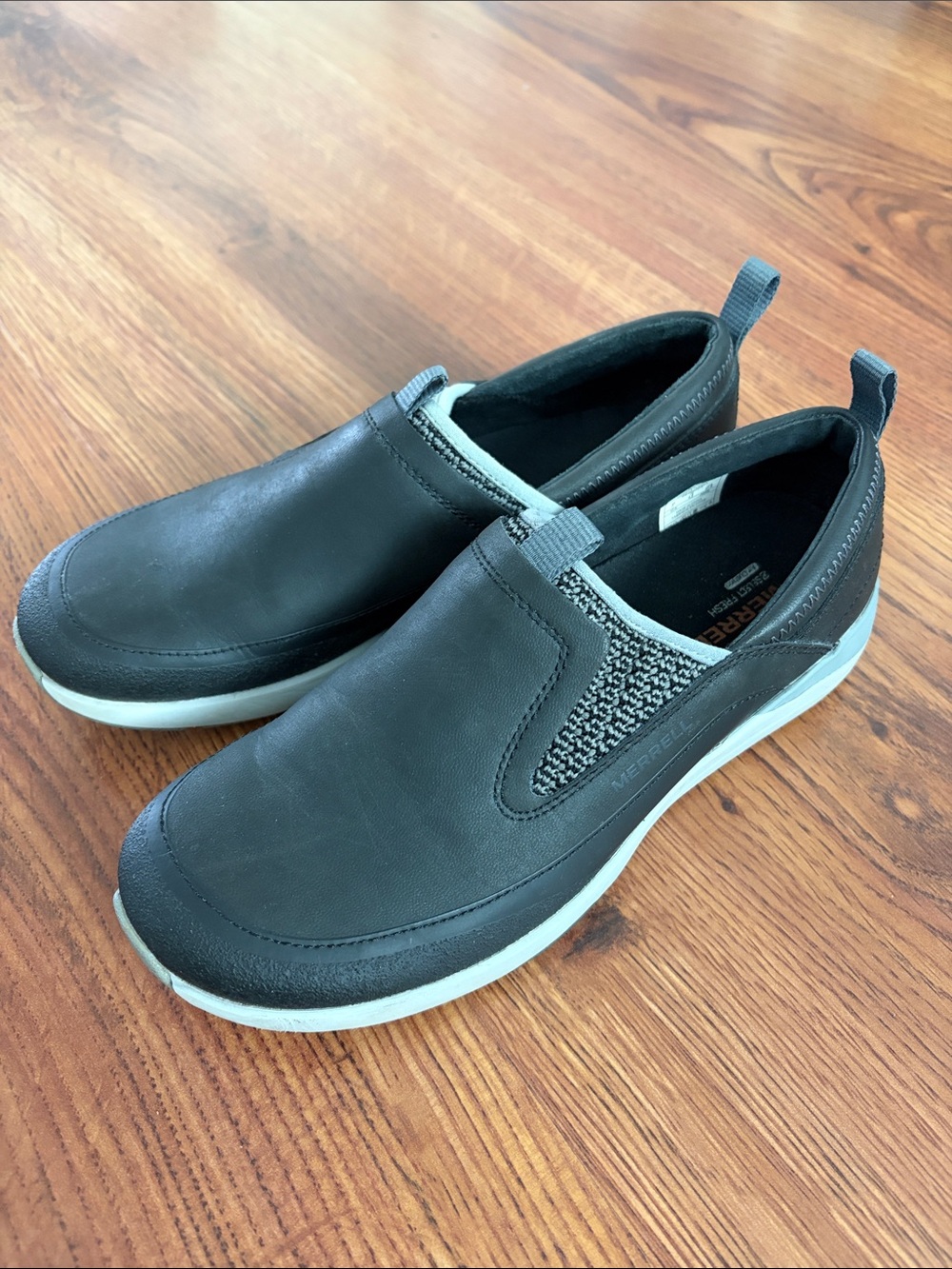 Merrill women’s slip on size 7